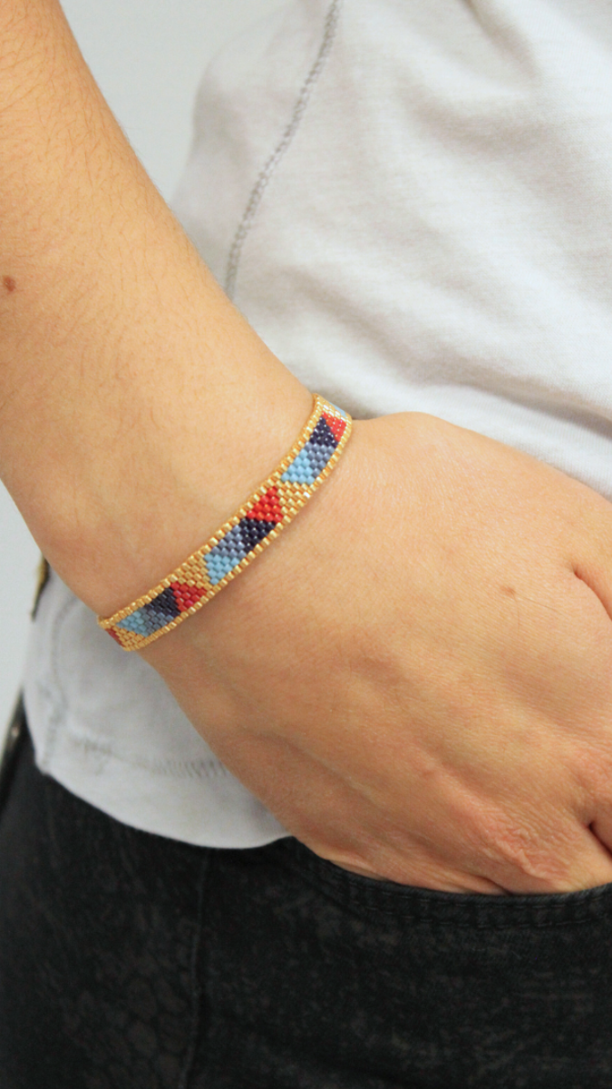 Pulsera triangular con perlas Miyuki 11/0 en par peyote