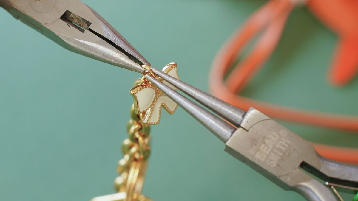 Bolso joya con colgante de perro salchicha, pompones y bandana : Paso 3 Bolso joya con colgante de perro salchicha, pompones y bandana : Paso 3