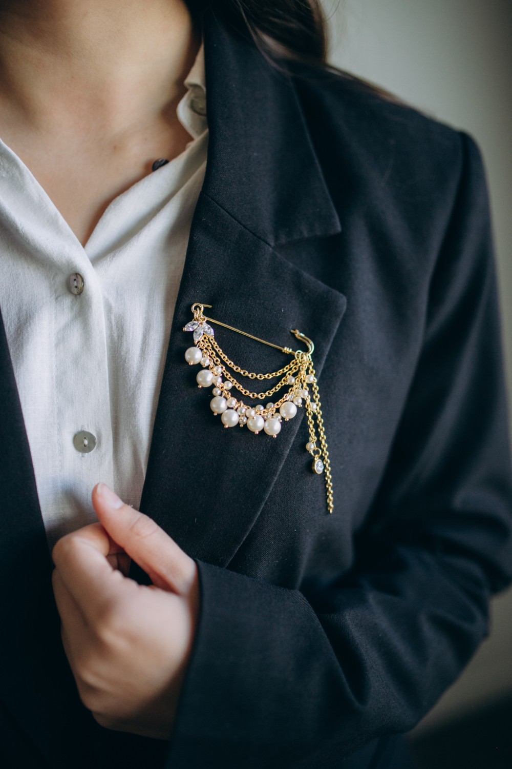 Broche con flecos Dorados y perlas nacaradas