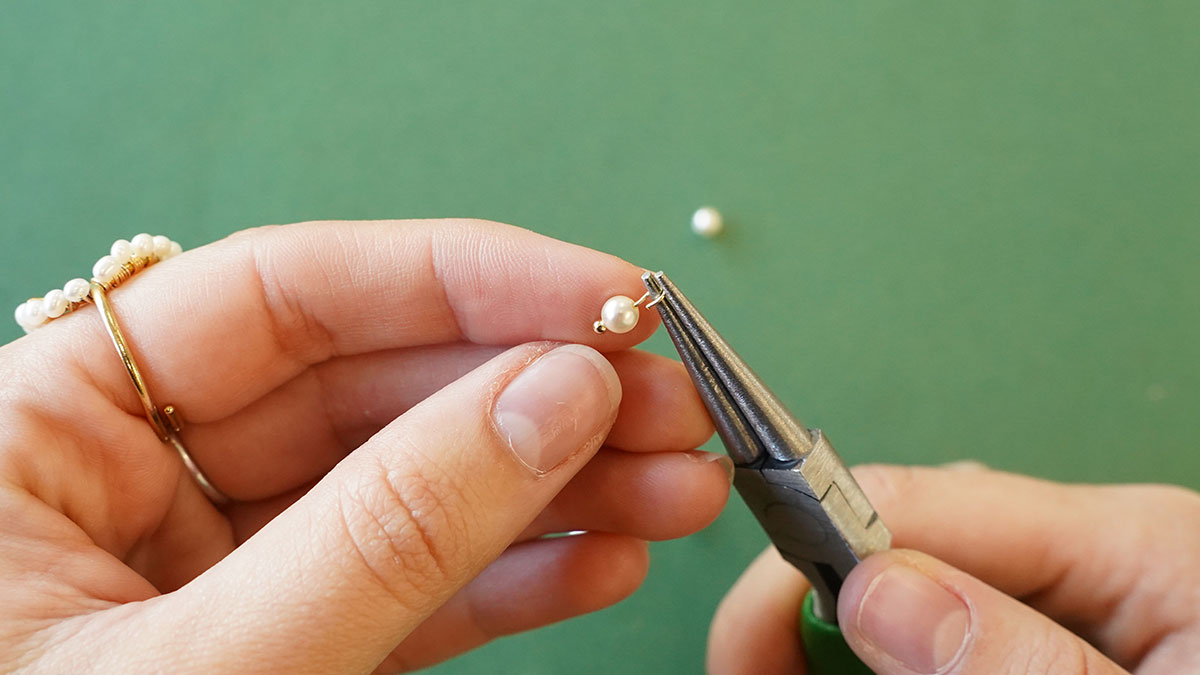 Broche con flecos Dorados y perlas nacaradas : Paso 2