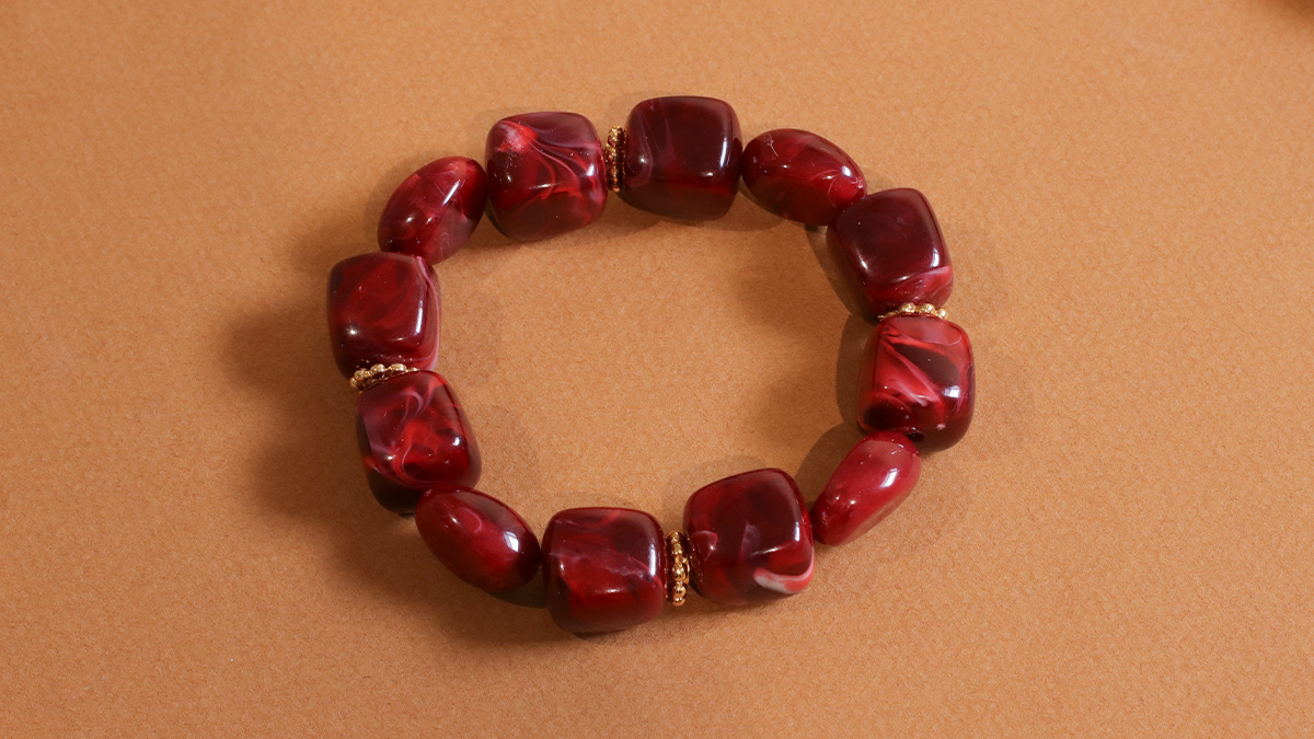 Pulseras de cuentas cúbicas irregulares de resina : Paso 2