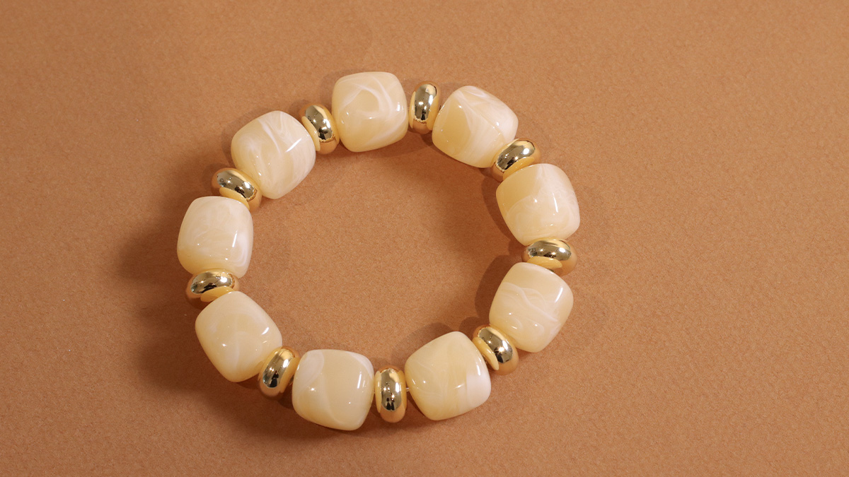 Pulseras de cuentas cúbicas irregulares de resina : Paso 3