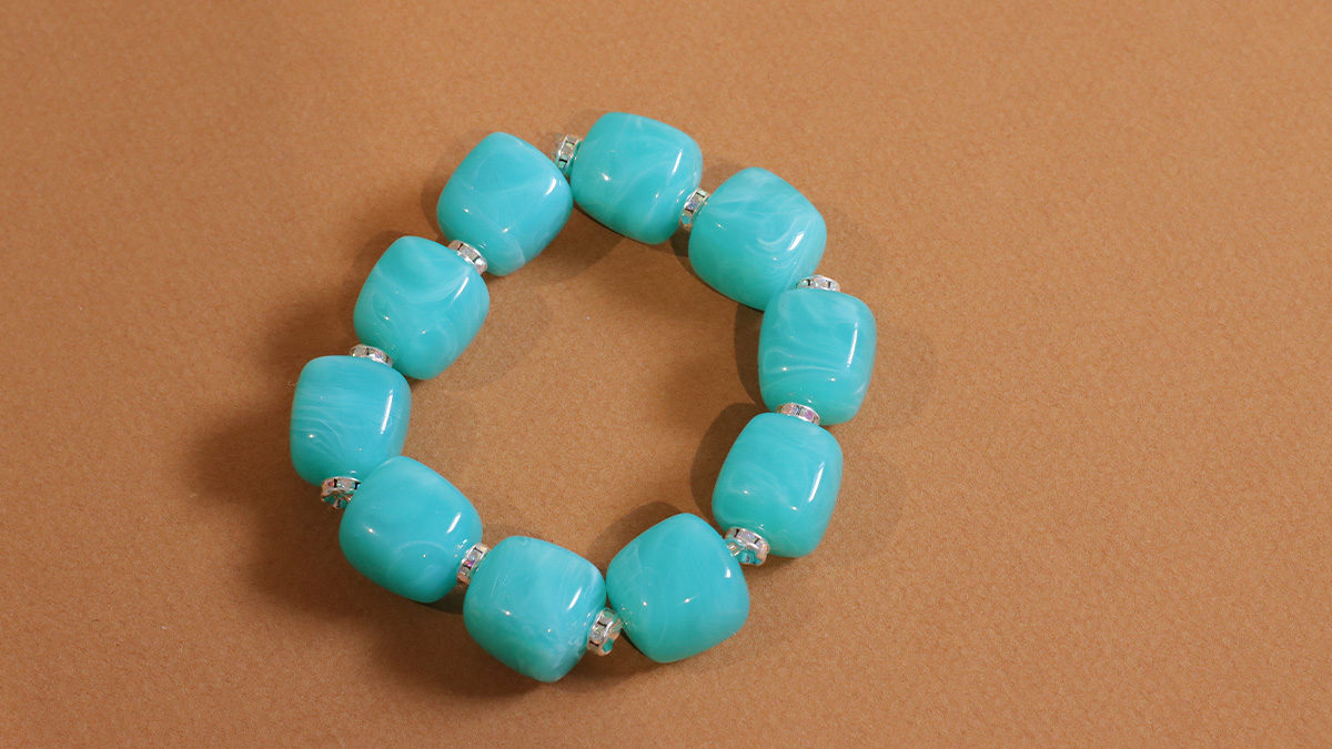 Pulseras de cuentas cúbicas irregulares de resina : Paso 5