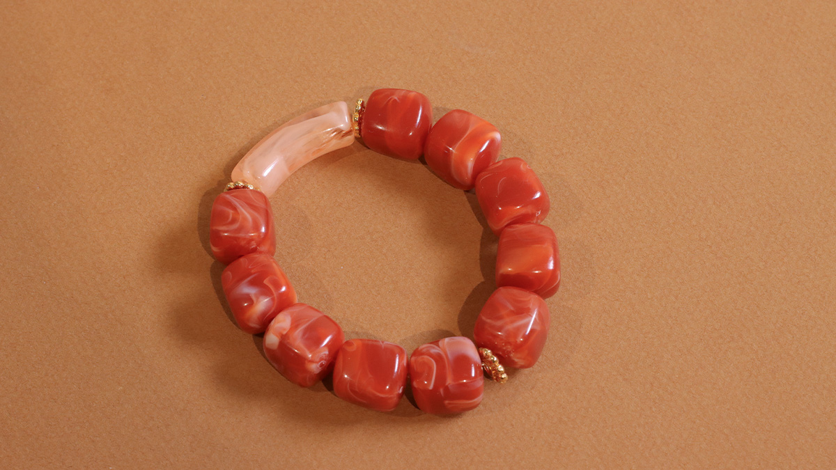 Pulseras de cuentas cúbicas irregulares de resina : Paso 6