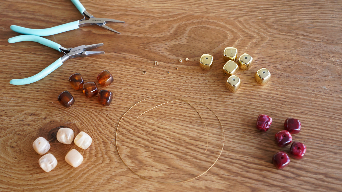 Collar de cuentas cúbicas irregulares de resina : Paso 1 Collar de cuentas cúbicas irregulares de resina : Paso 1