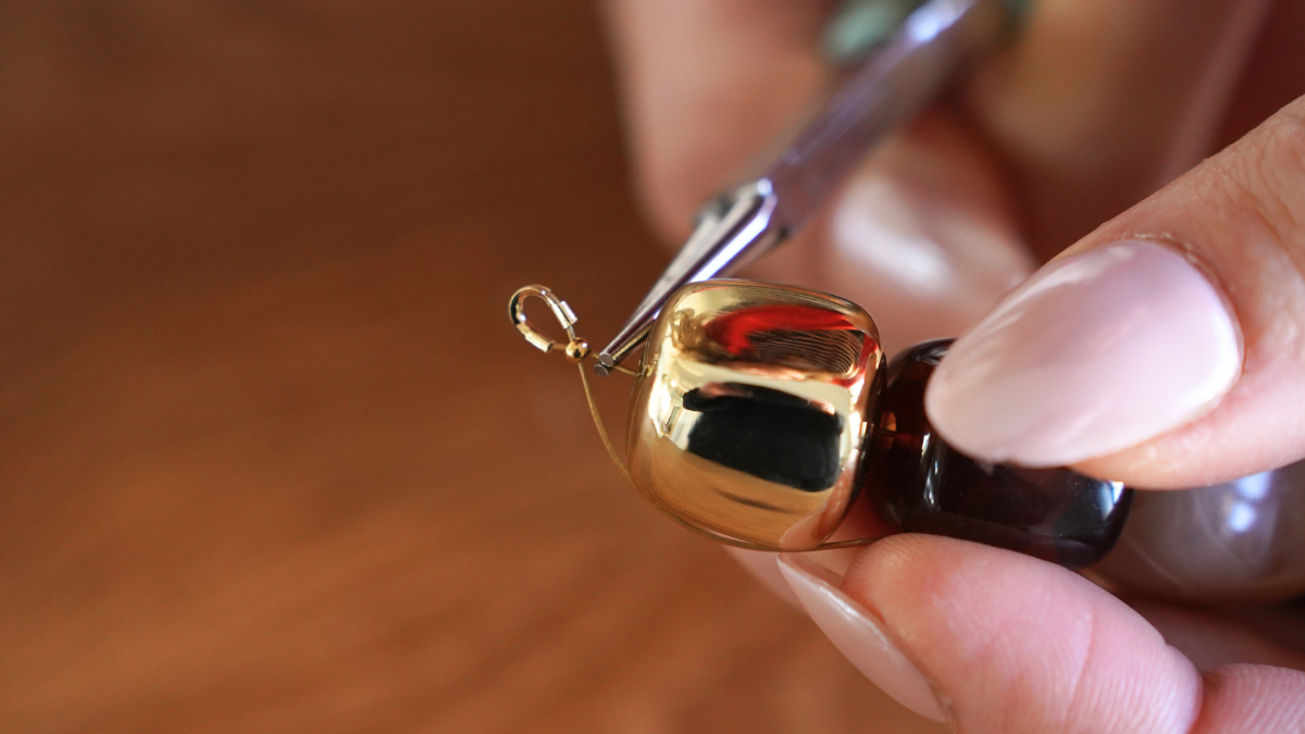 Collar de cuentas cúbicas irregulares de resina : Paso 5 Collar de cuentas cúbicas irregulares de resina : Paso 5