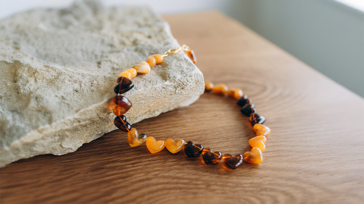 Esquema Collar de cuentas de resina en forma de corazón