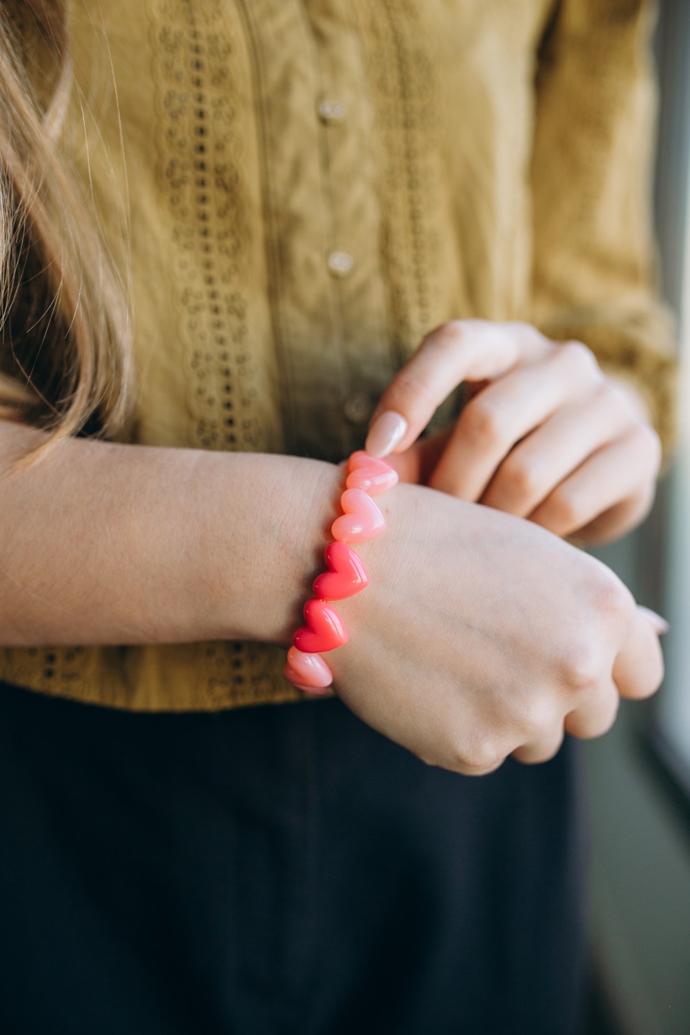Esquema Collar de cuentas de resina en forma de corazón