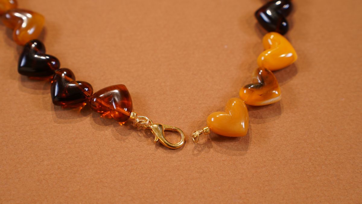 Collar de cuentas de resina en forma de corazón : Paso 3