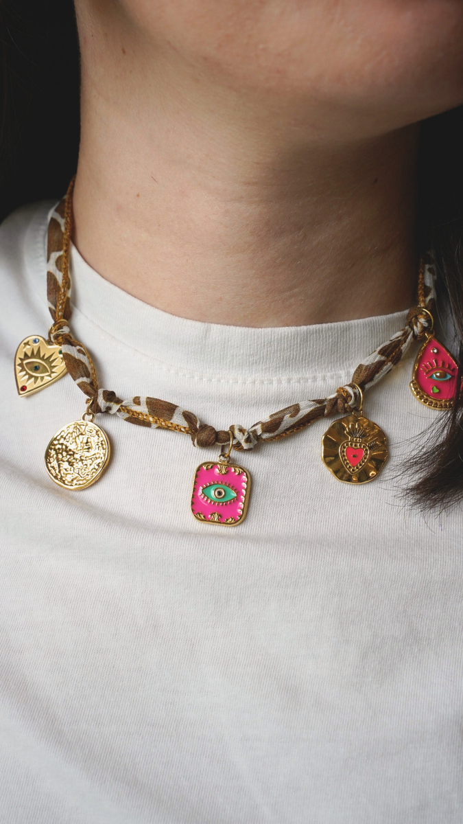 Cinta de seda con motivo de vaca y Dijes Dorados