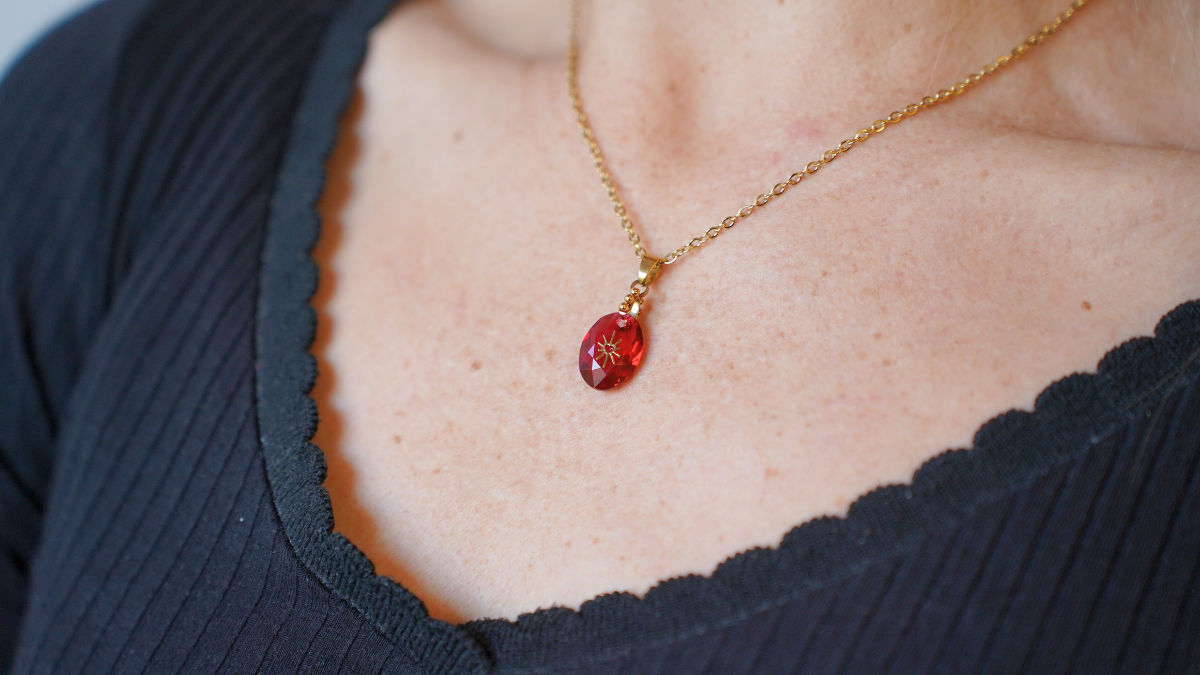 Esquema Collar con colgante de Swarovski y cadena de acero inoxidable