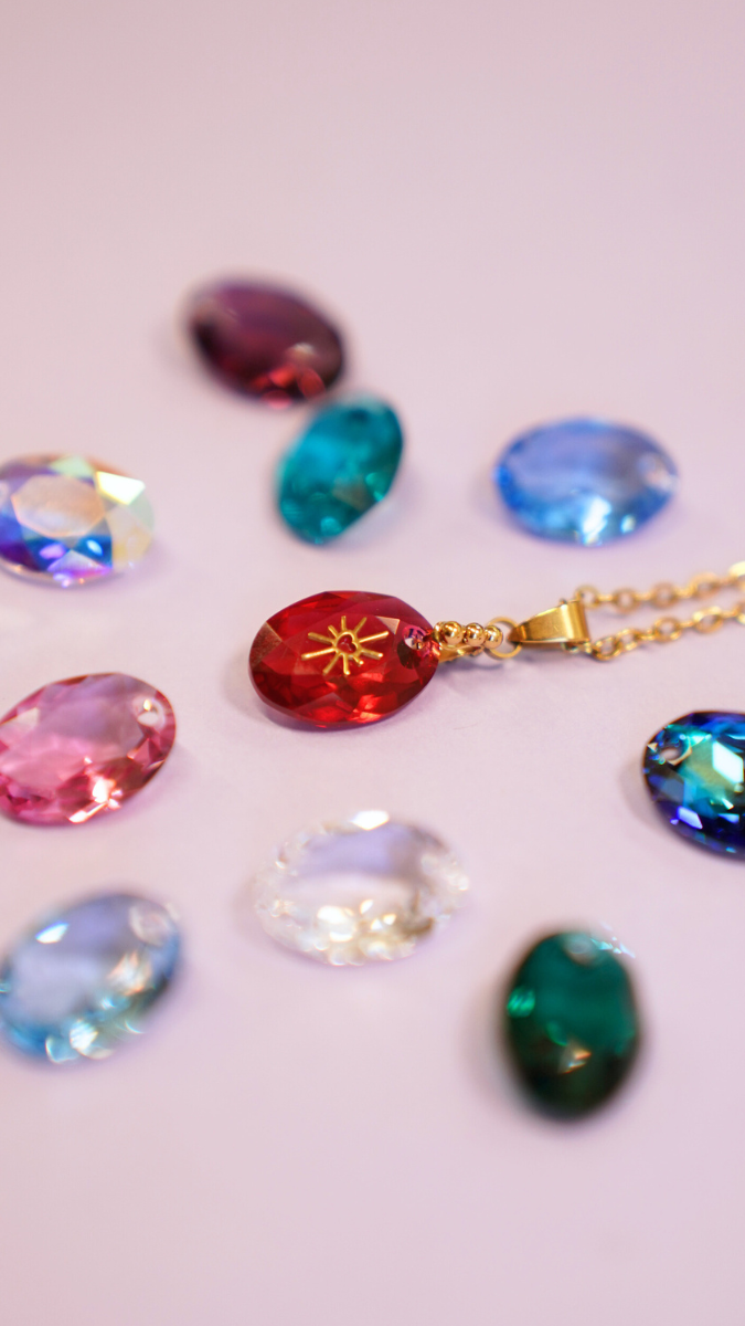 Esquema Collar con colgante de cristal puro y cadena de acero inoxidable Esquema Collar con colgante de cristal puro y cadena de acero inoxidable