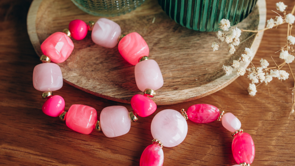 Esquema DIY Pulsera elástica con cuentas rosas