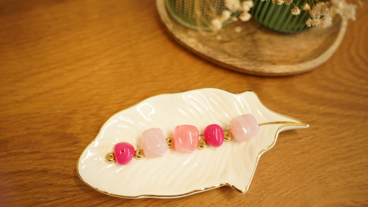 DIY Pulsera elástica con cuentas rosas : Paso 3