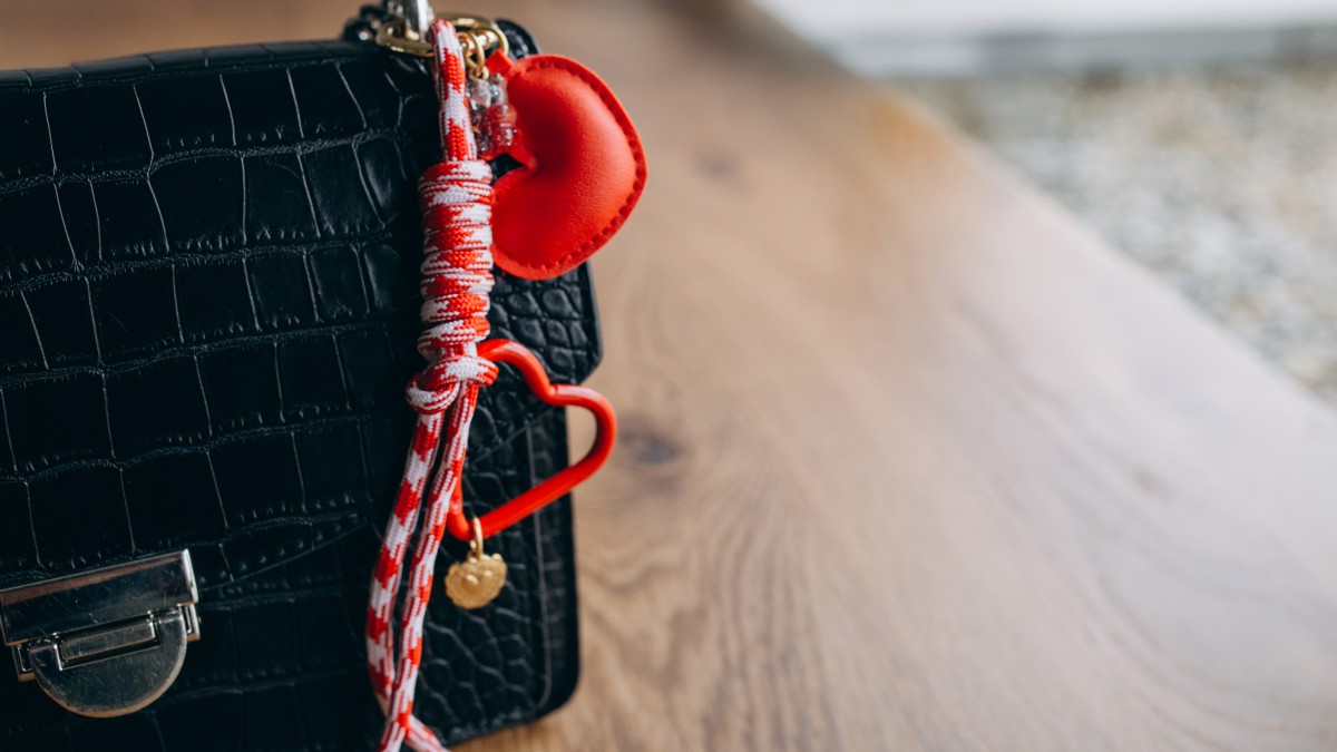 Bijou de sac Saint-Valentin : une idée DIY facile à faire Bijou de sac Saint-Valentin : une idée DIY facile à faire
