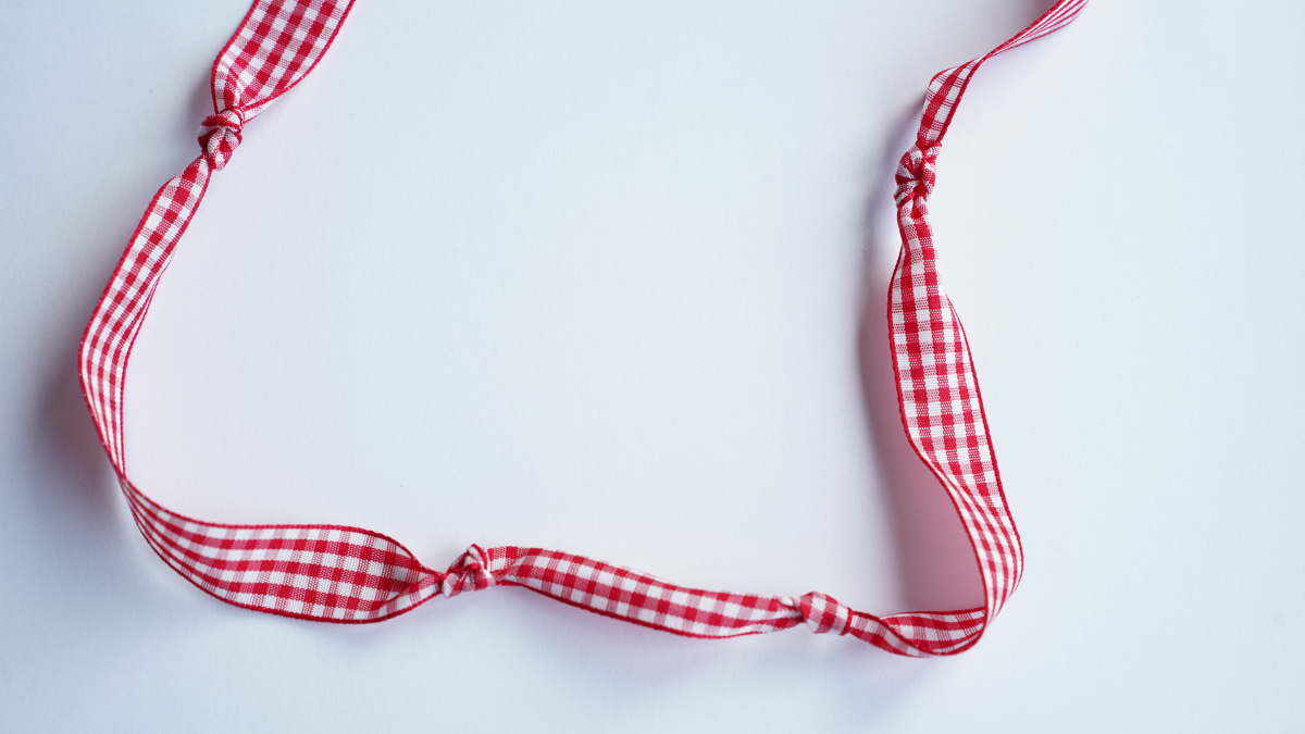 Collar de cinta guinga con Dijes de corazón : Paso 2