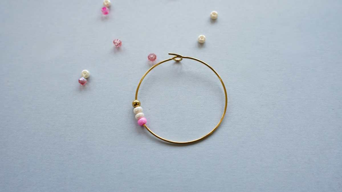 DIY: crea Pendientes de aro con dijes de corazón y perlas Preciosa : Paso 2