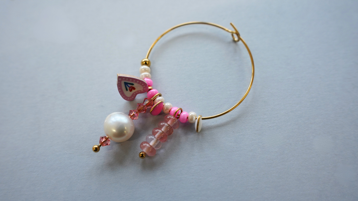 Criollas con colgantes de corazón y perlas Preciosa : Paso 4