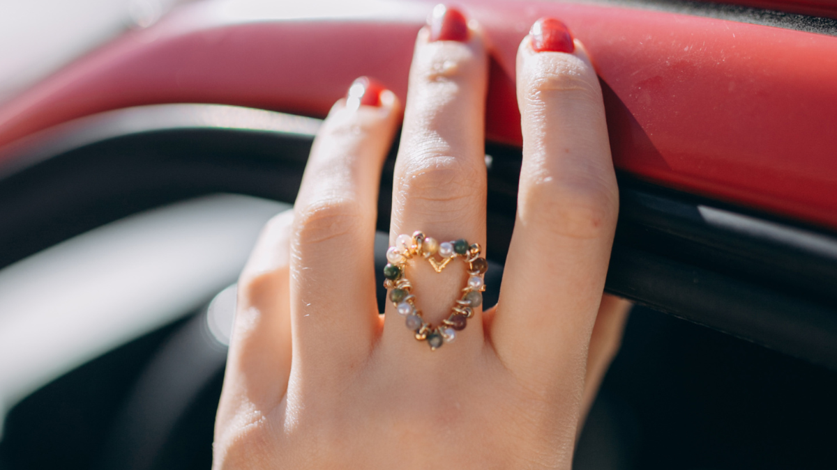 DIY Anillo de corazón y cuentas de piedras preciosas