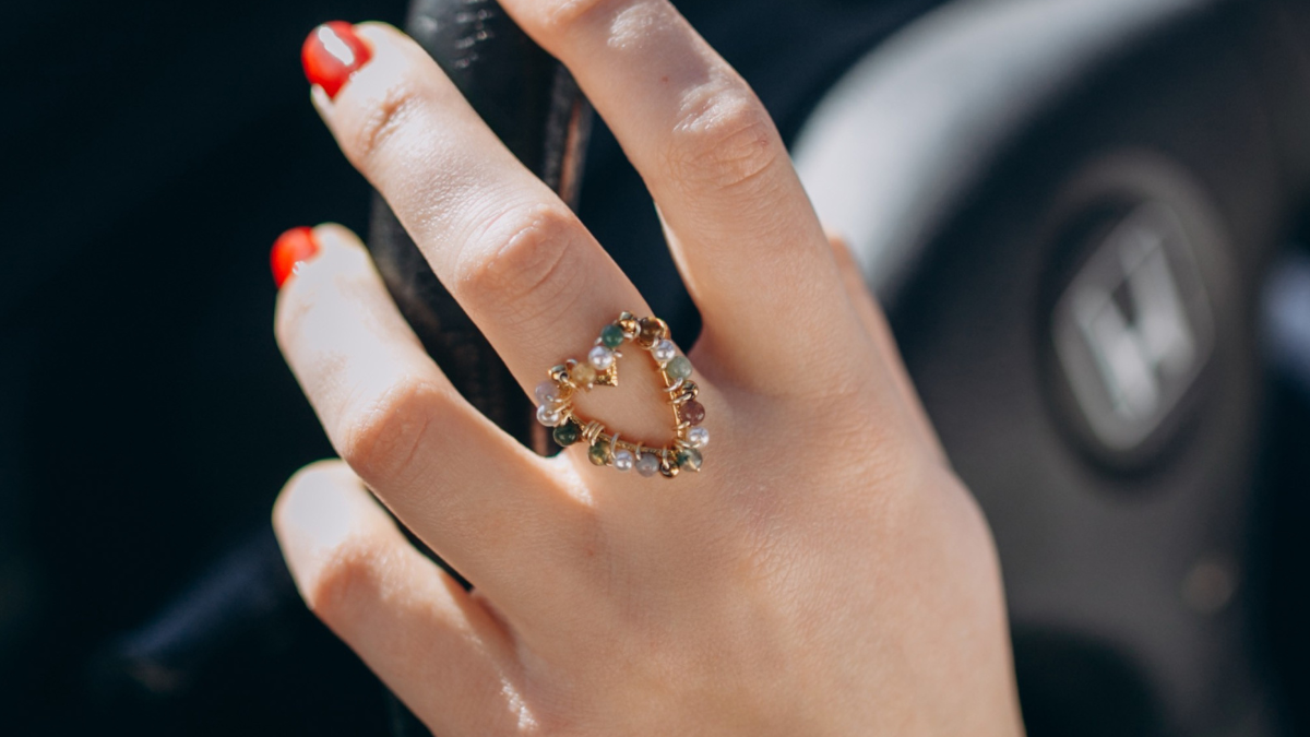 Esquema DIY Anillo de corazón y cuentas de piedras preciosas