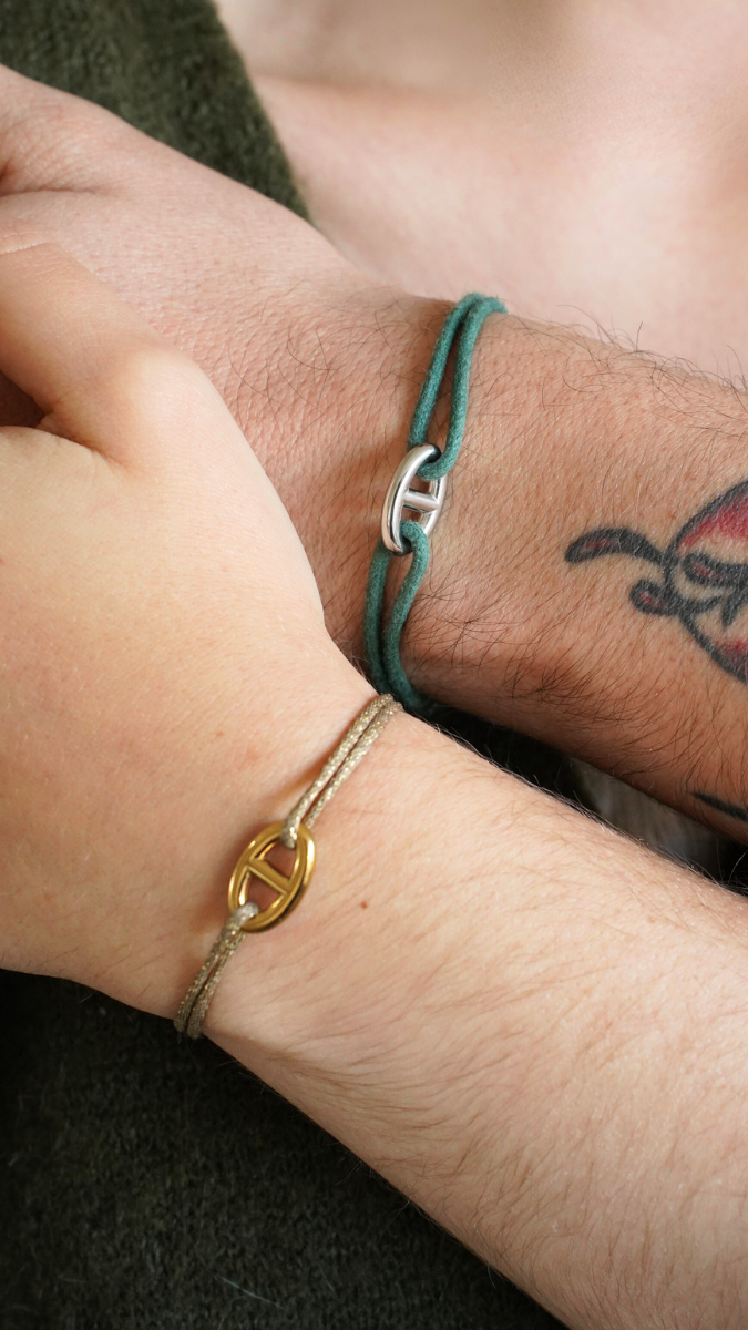 Dúo de pulseras de cordón y malla azul marino