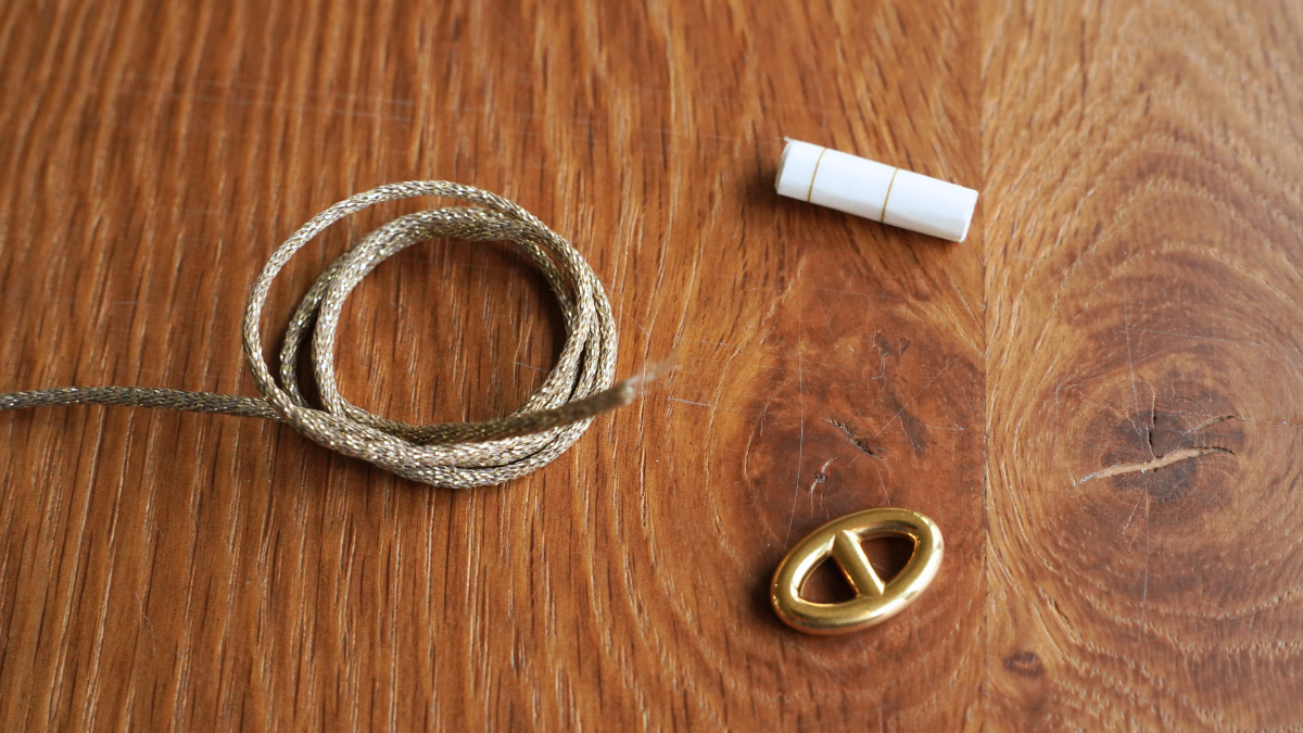 Dúo de pulseras de cordón y malla azul marino : Paso 2