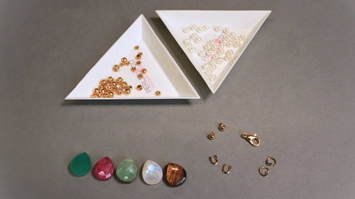 Collar con colgante de piedras preciosas y nácar : Paso 1