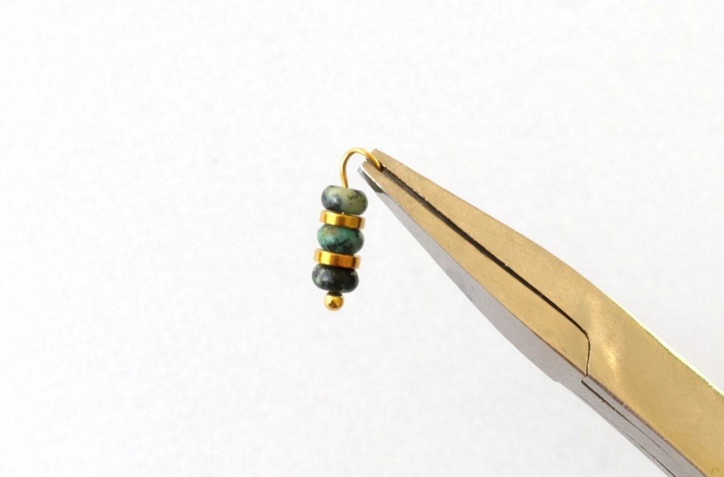 Pendientes de acero inoxidable con colgantes de piedra natural : Paso 1