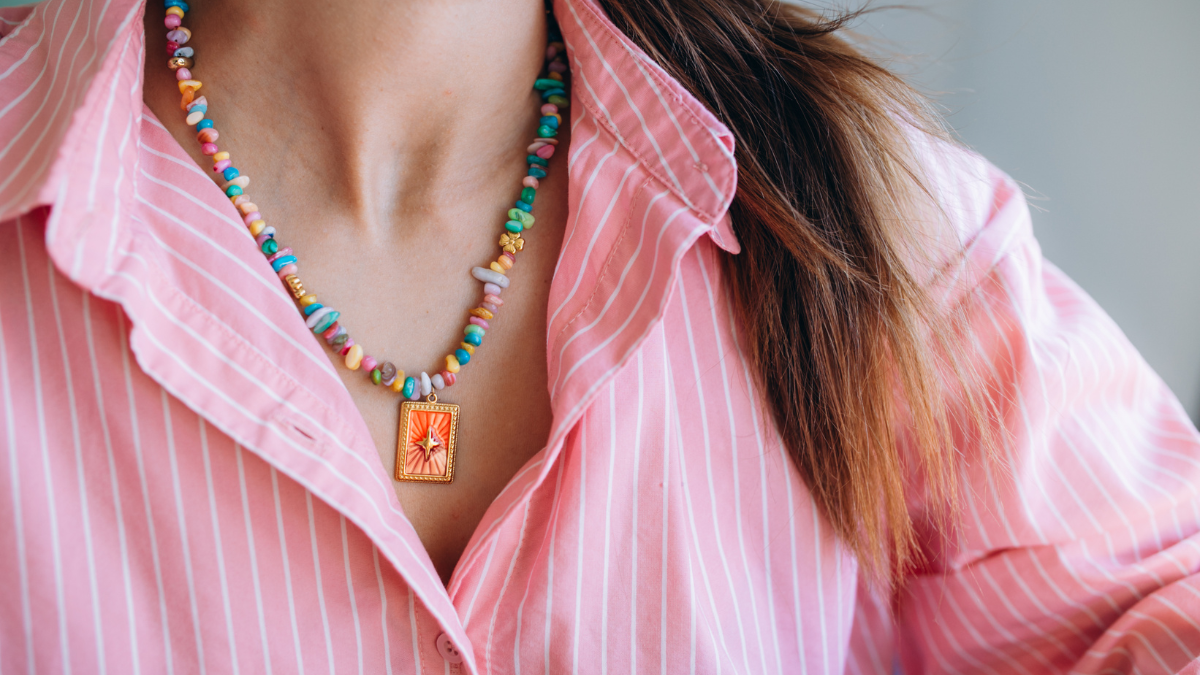 Collar de perlas multicolores y colgante de acero inoxidable Collar de perlas multicolores y colgante de acero inoxidable