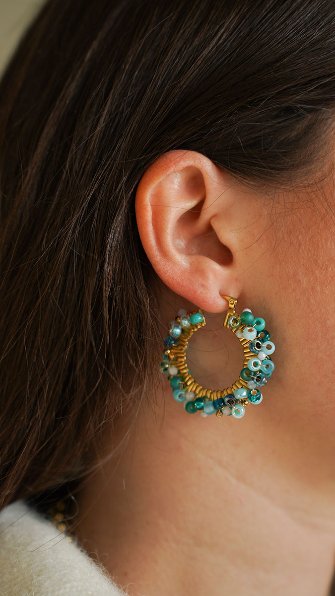 Criollas en cuentas de semillas y piedras naturales