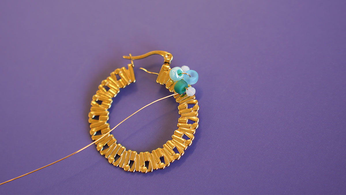 Criollas en cuentas de semillas y piedras naturales : Paso 4