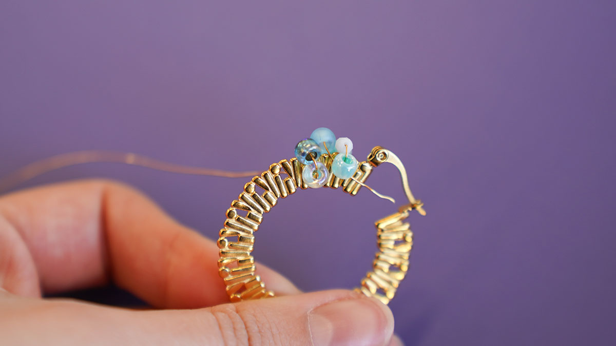 Criollas en cuentas de semillas y piedras naturales : Paso 5