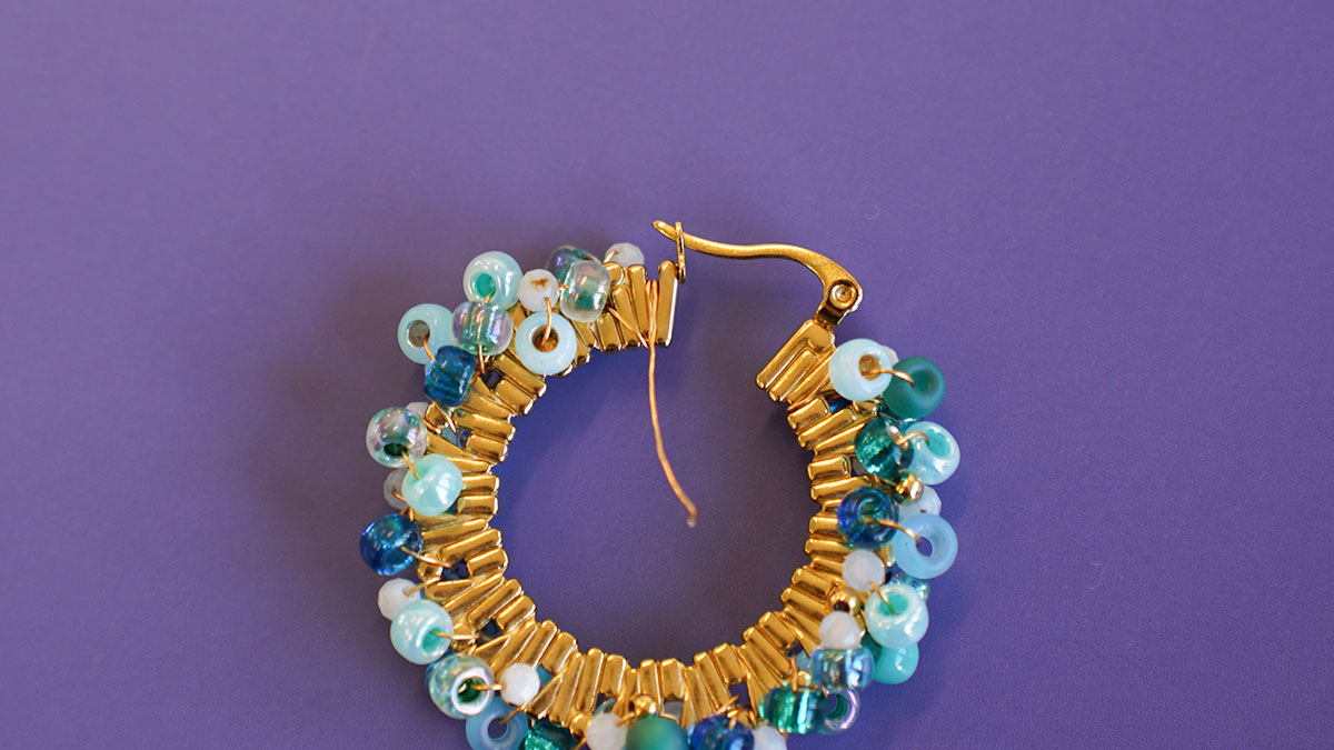 Criollas en cuentas de semillas y piedras naturales : Paso 8