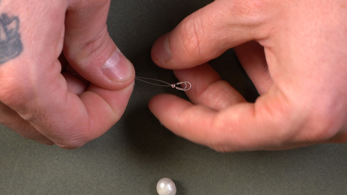 Collar con doble cadena de acero inoxidable dorado y perlas preciosas con colgante : Paso 1