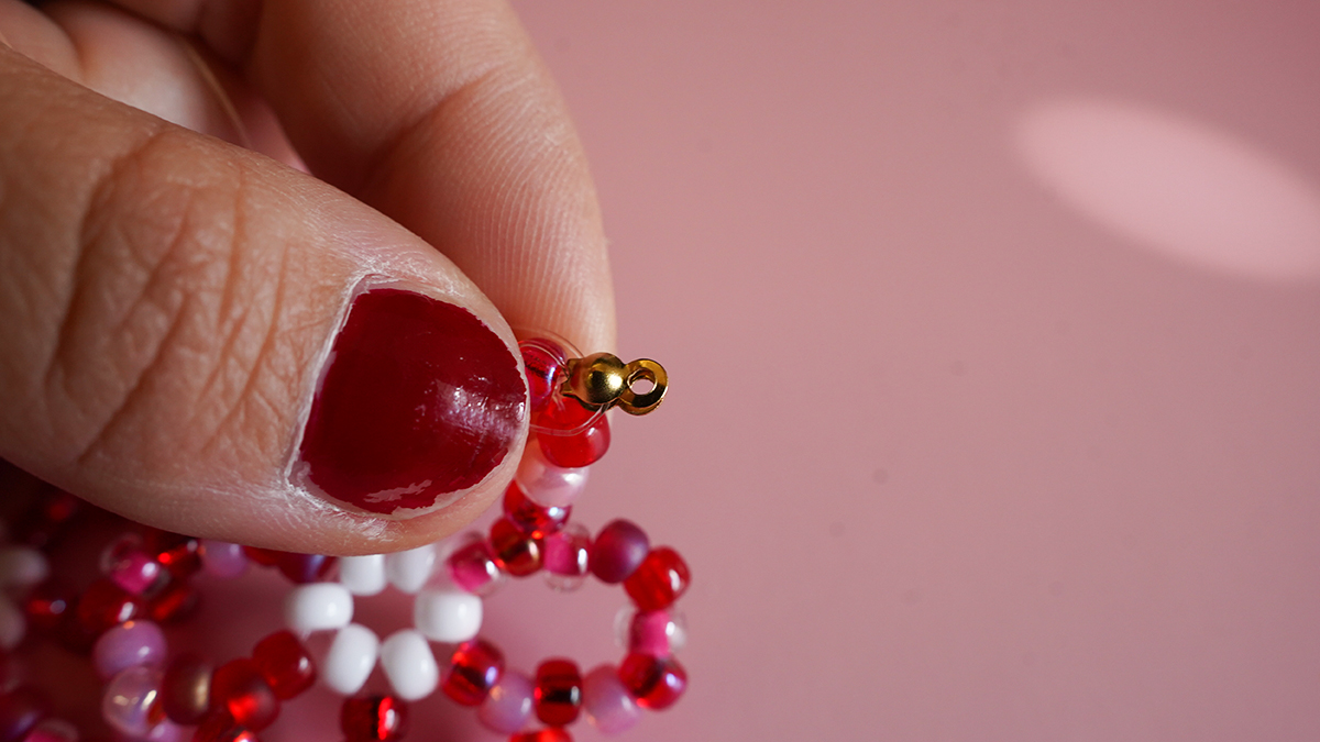 Collar Miyuki 6/0 de abalorios de rocalla en tejido de flores : Paso 11