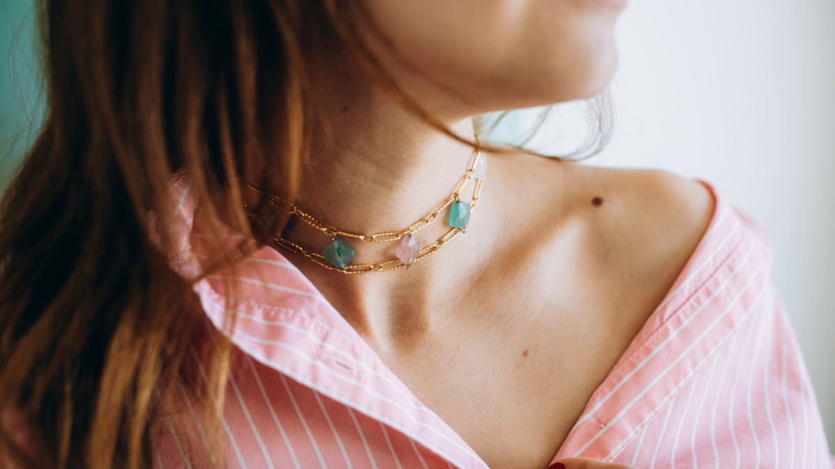 Collar de doble cadena con cuentas de trébol de piedra natural Collar de doble cadena con cuentas de trébol de piedra natural