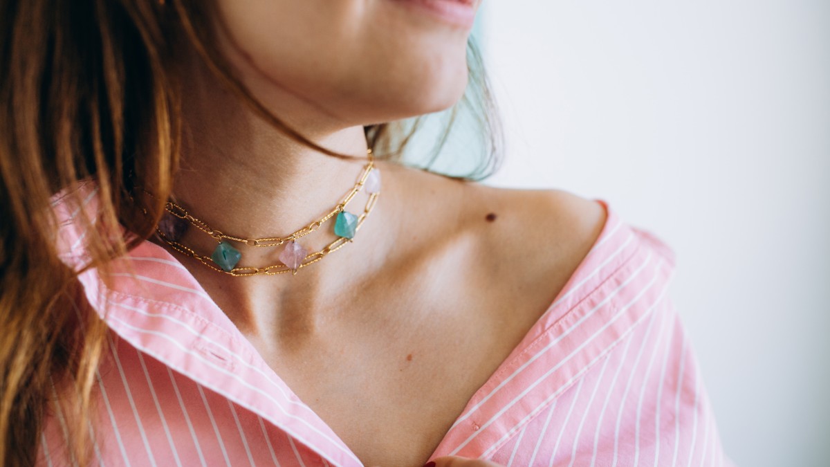 Esquema Collar de doble cadena con cuentas de trébol de piedra natural Esquema Collar de doble cadena con cuentas de trébol de piedra natural