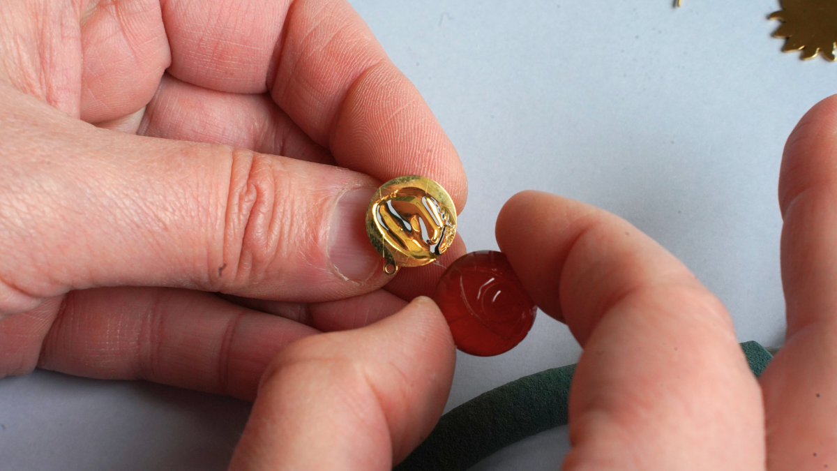 Pendientes asimétricos de cornalina y nácar Swarovski : Paso 2 Pendientes asimétricos de cornalina y nácar Swarovski : Paso 2