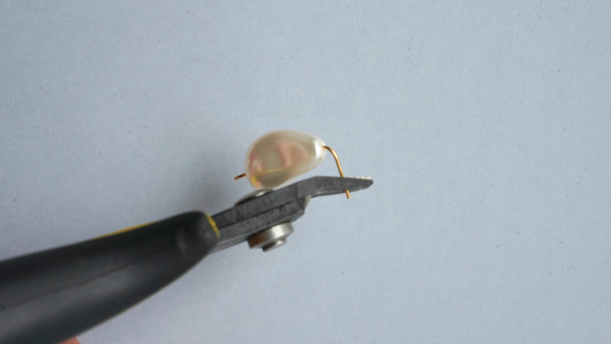 Pendientes asimétricos de cornalina y nácar Swarovski : Paso 3 Pendientes asimétricos de cornalina y nácar Swarovski : Paso 3