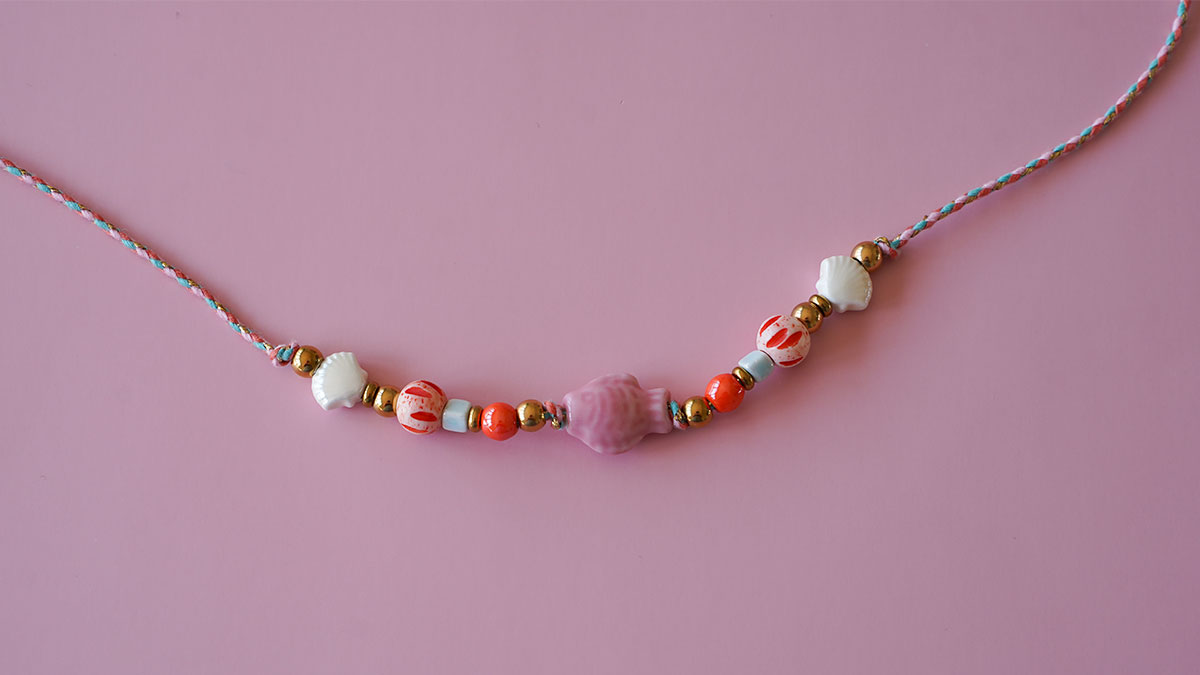 Collar de cordón con cuentas multicolores : Paso 2