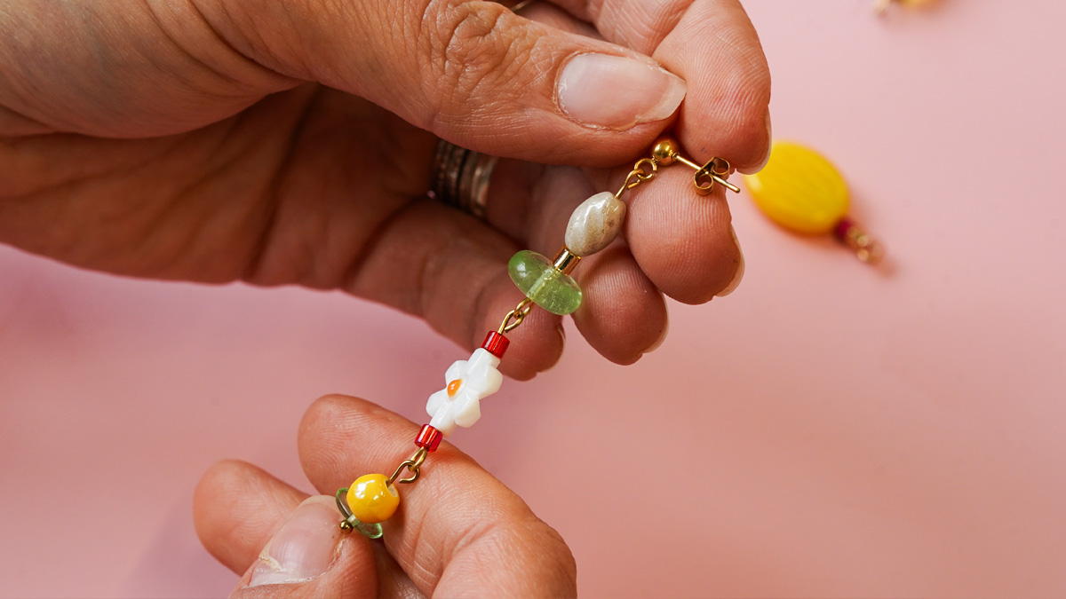 Pendientes coloridos y asimétricos : Paso 3