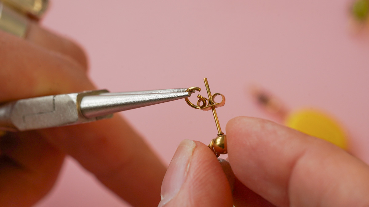 Pendientes coloridos y asimétricos : Paso 4