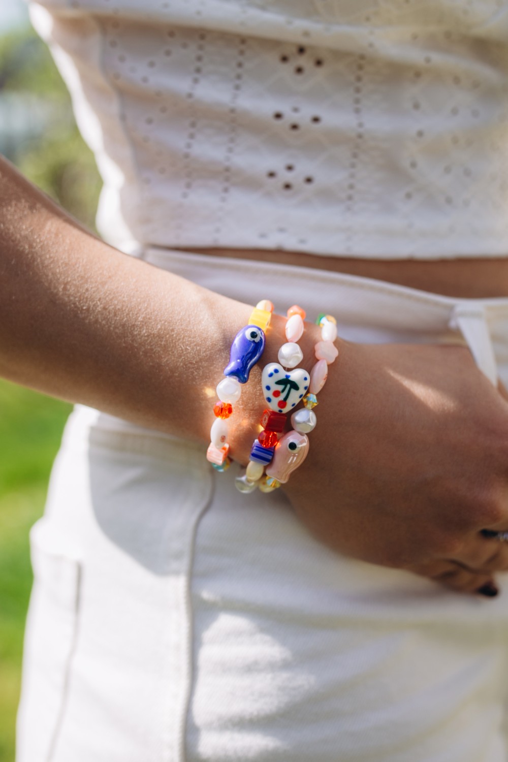 Esquema DIY: Trío de pulseras de cuentas de cerámica de colores, Millefiori y Preciosa