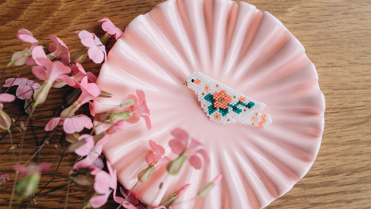 Esquema Broche de pájaro Miyuki en Brick Stitch