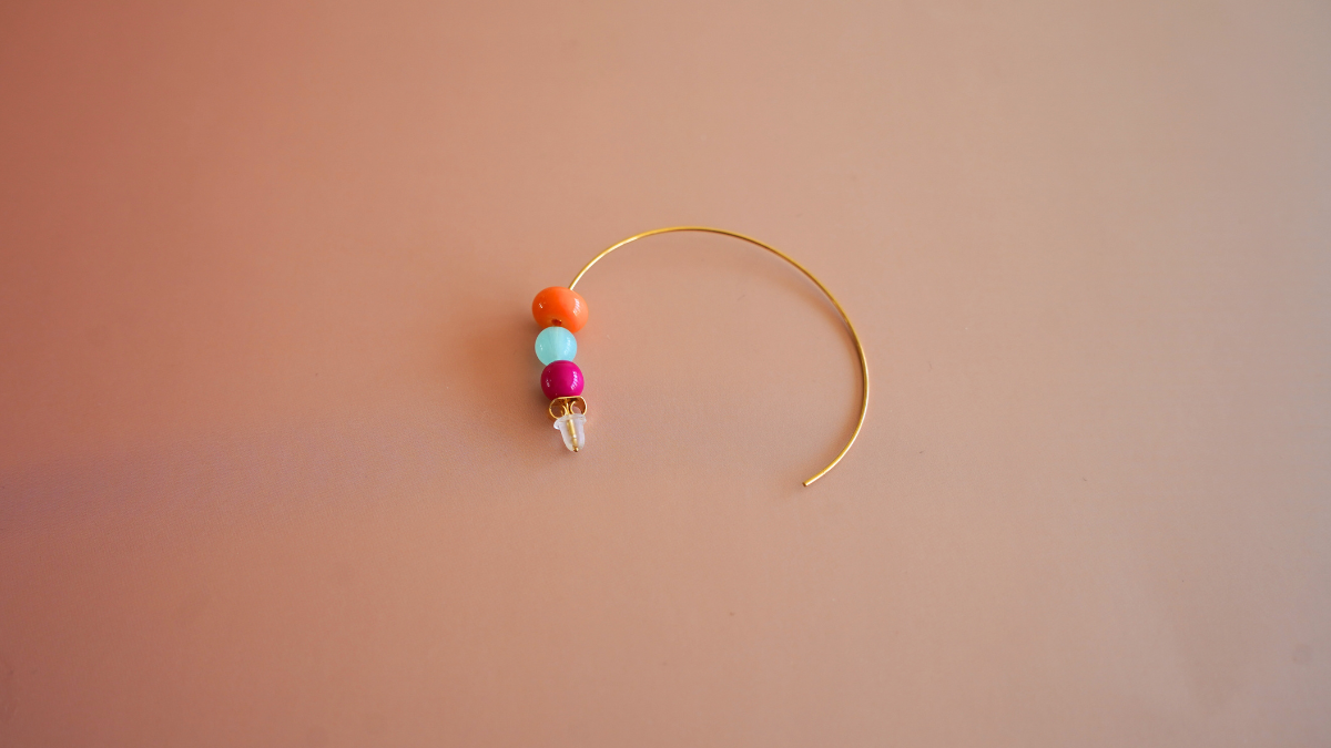 Pendientes con perlas de colores : Paso 2 Pendientes con perlas de colores : Paso 2