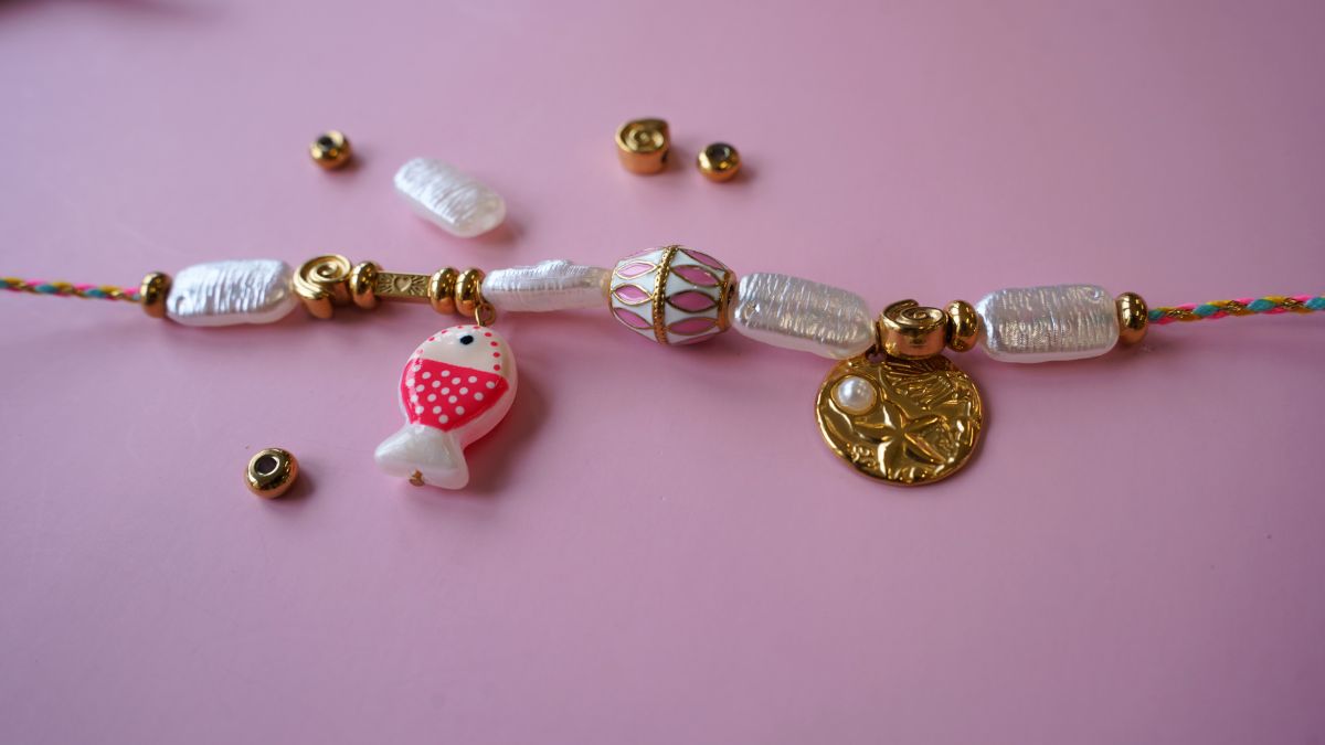Pulsera de cordón y dijes: una colorida joya DIY para el verano : Paso 4 Pulsera de cordón y dijes: una colorida joya DIY para el verano : Paso 4