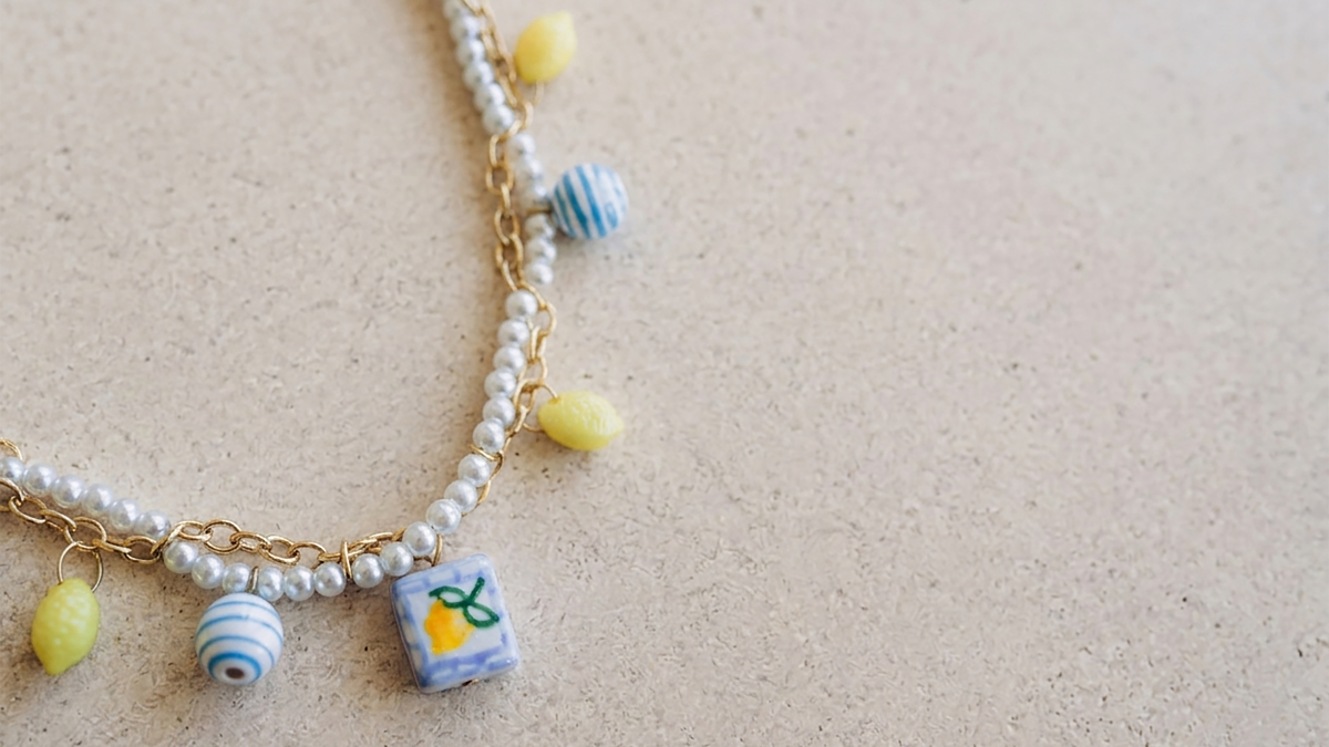 Esquema Collar de limones de acero inoxidable, con imitaciones de perlas y cuentas de cerámica