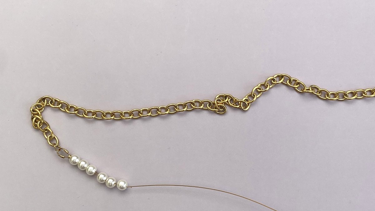 Collar de limones de acero inoxidable, con imitaciones de perlas y cuentas de cerámica : Paso 3