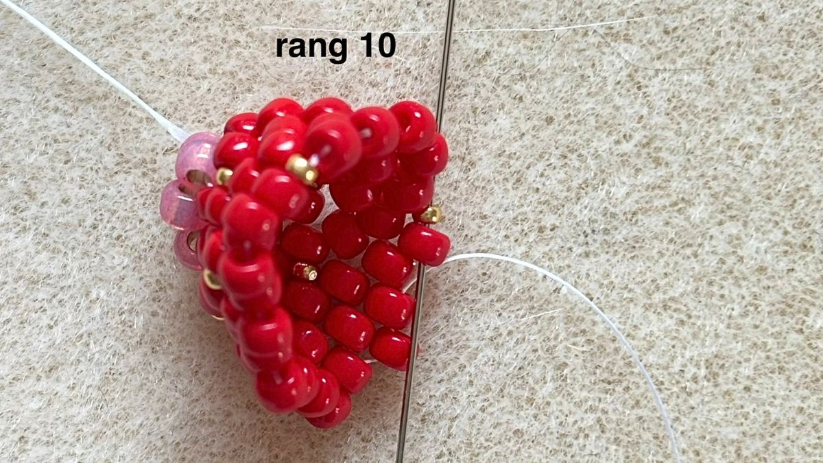 Tejido de fresas 3D en peyote circular : Paso 7 Tejido de fresas 3D en peyote circular : Paso 7