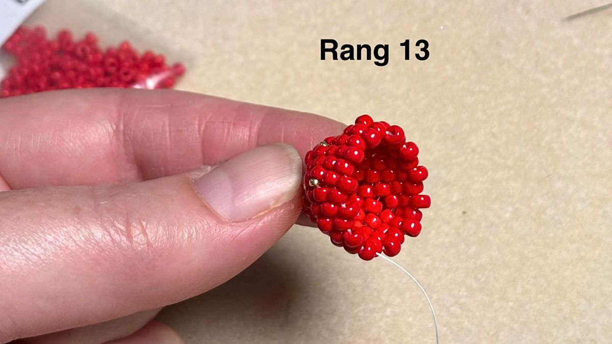 Tejido de fresas 3D en peyote circular : Paso 8 Tejido de fresas 3D en peyote circular : Paso 8